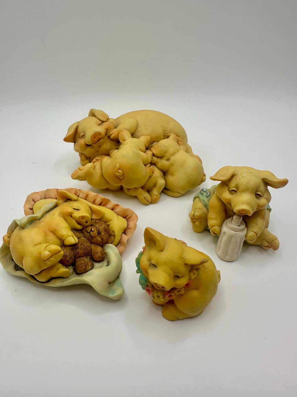 Lot of 4 Pigsville Momma and Piglets